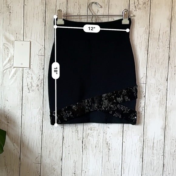 BCBGMAXAZRIA Size S Stretch and Sequin Bandage Mini Skirt. - Picture 7 of 10